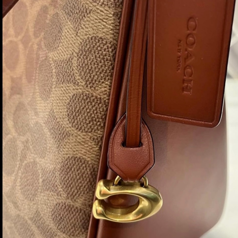 ๐ฅCoach Signature Canvas and Red Leather Shoulder Bag - Picture 7 of 14